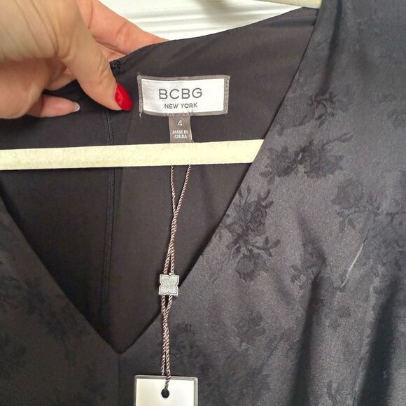 BCBG Black Floral V-Neck Dress satin effect - Picture 2 of 6